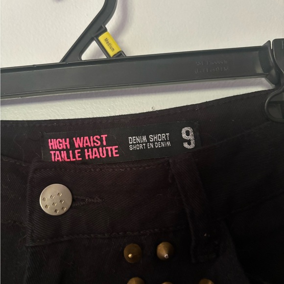 High-waisted black denim shorts with gold studs tumblr pastel grunge alternative - Picture 2 of 2